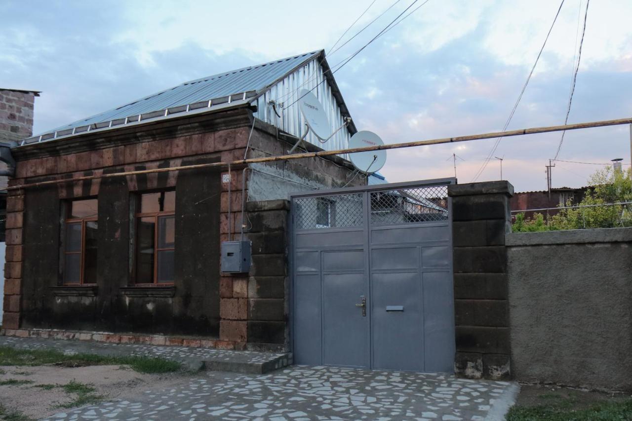Vanand Guest House Ґюмрі Екстер'єр фото