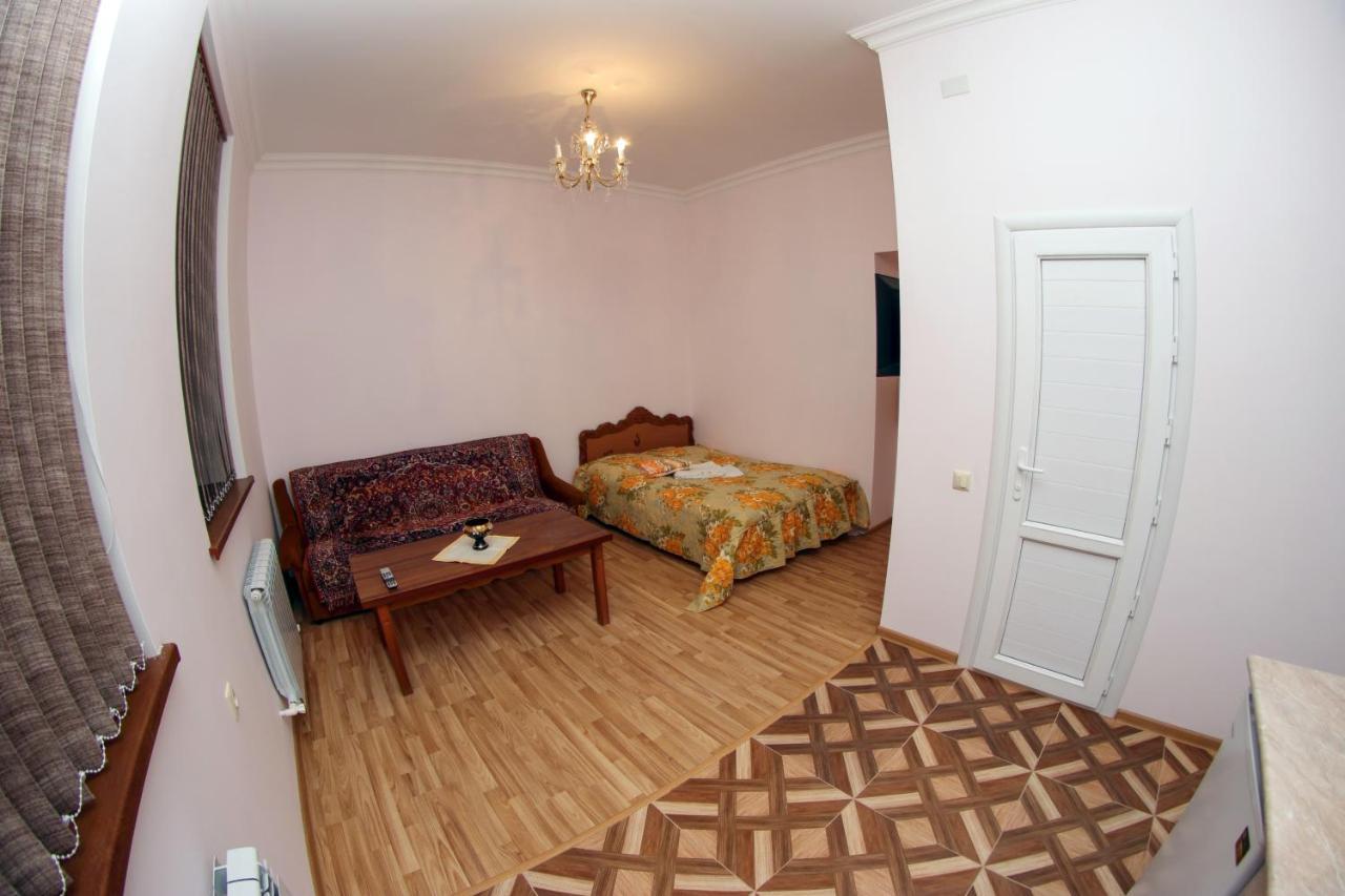 Vanand Guest House Ґюмрі Екстер'єр фото